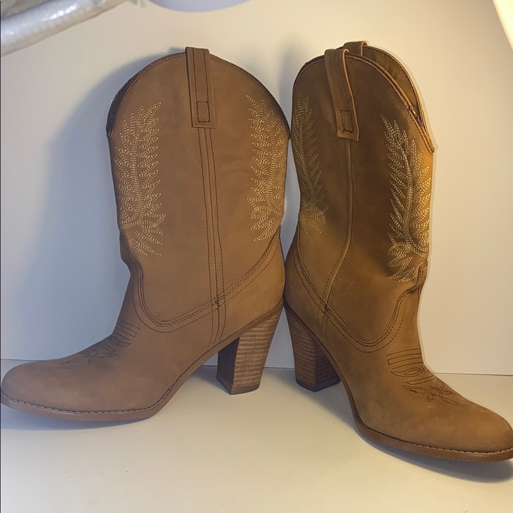 Women's Tan Western Boots